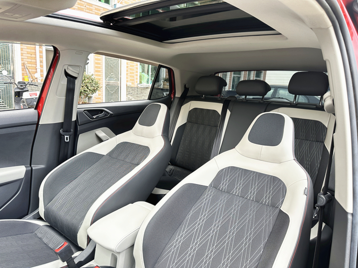 Volkswagen T-Cross 2019 immagine di auto #15