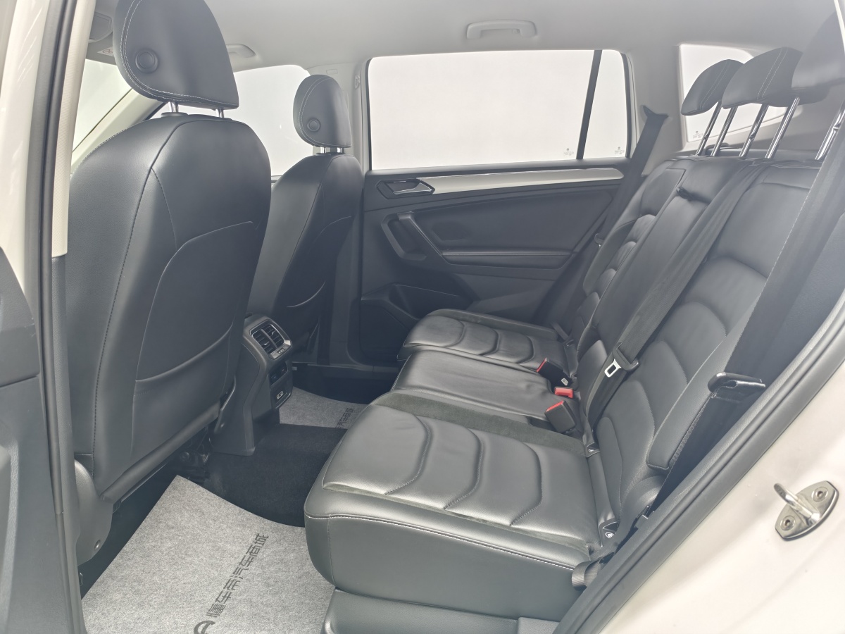 Volkswagen Tiguan L 2018 immagine di auto #15