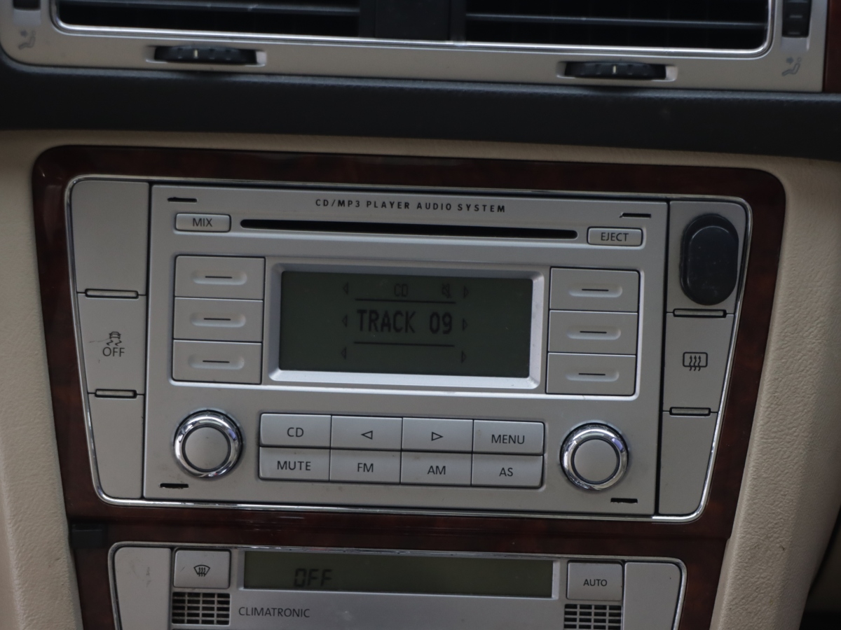 Volkswagen Passat Lingyu 2011 car image #15