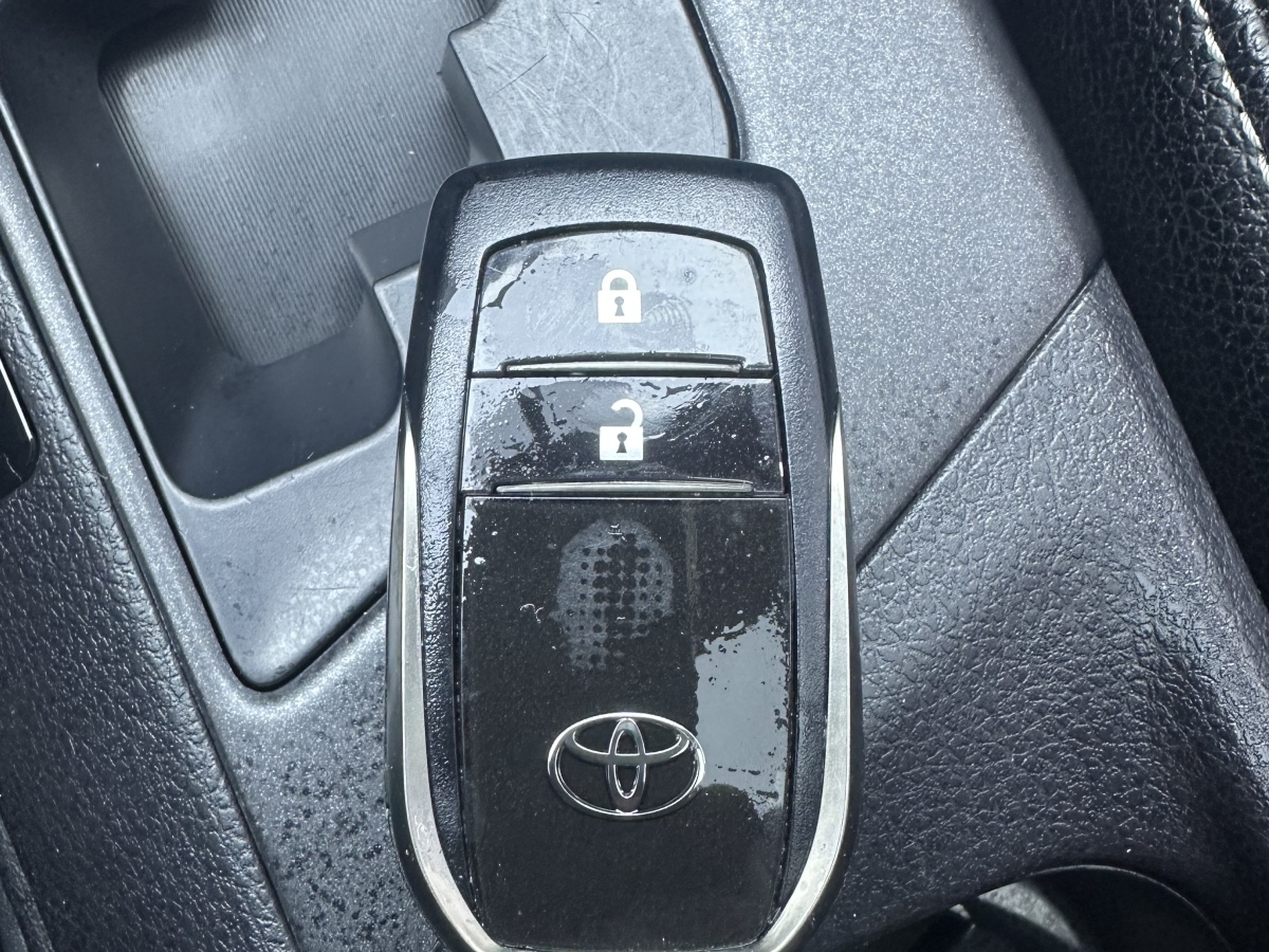 Toyota RAV4 2018 car image #15