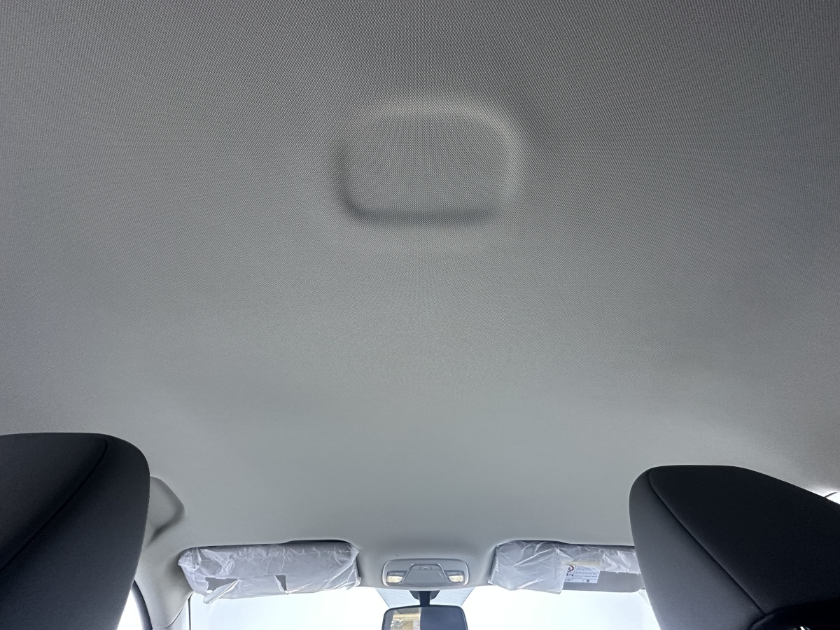 GEELY Coolray 2025 car image #15