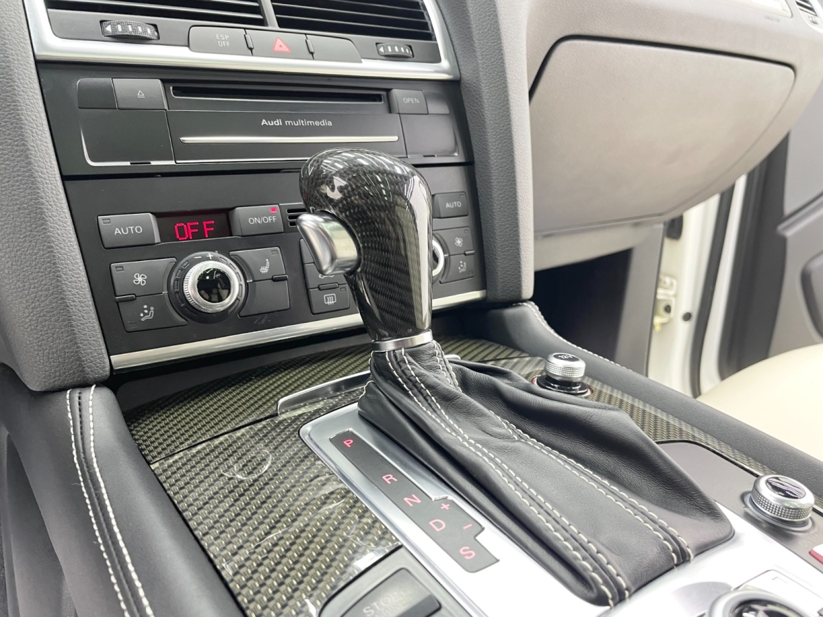 Audi Q7 2010 car image #15