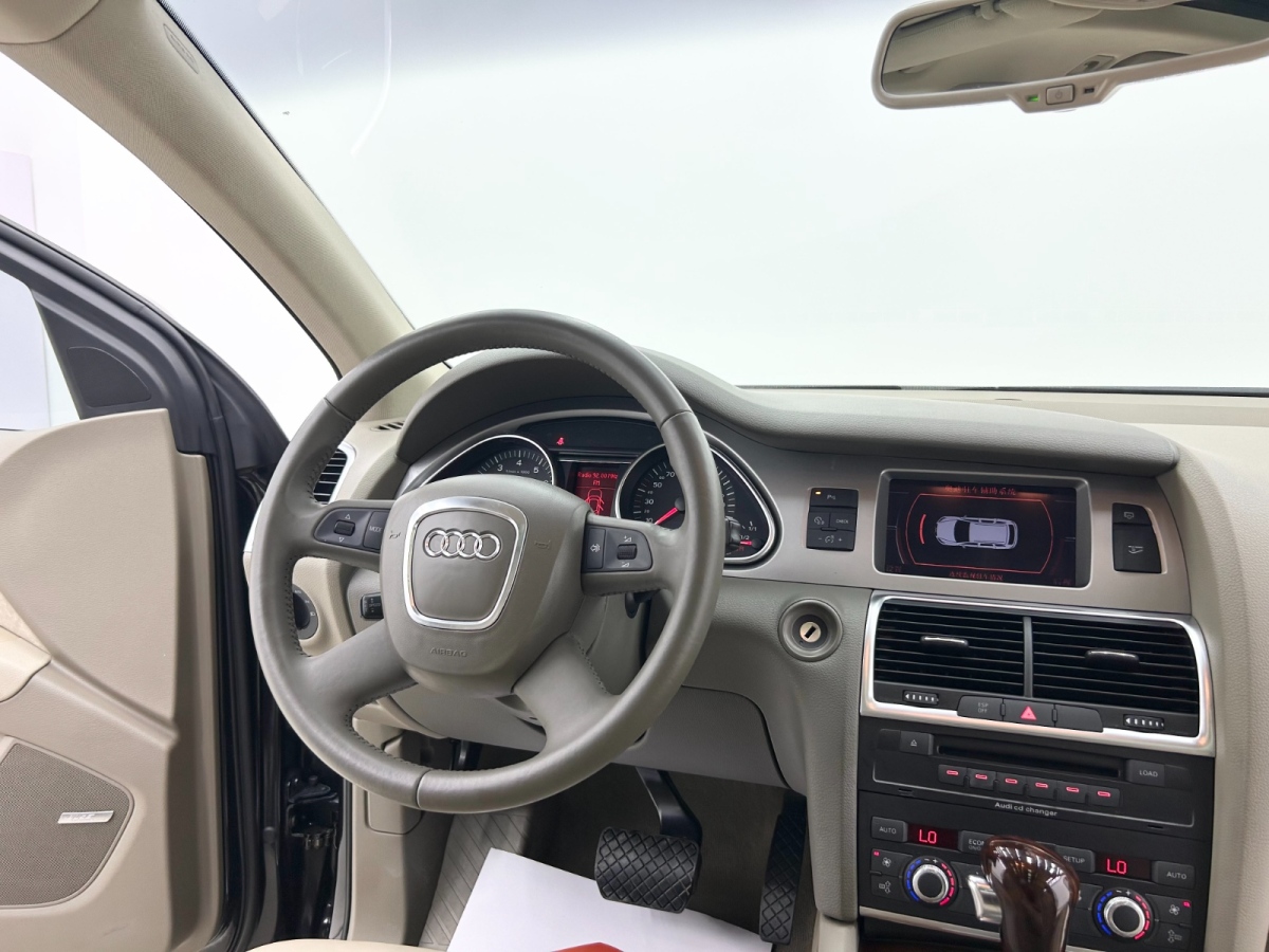 Audi Q7 2013 car image #15