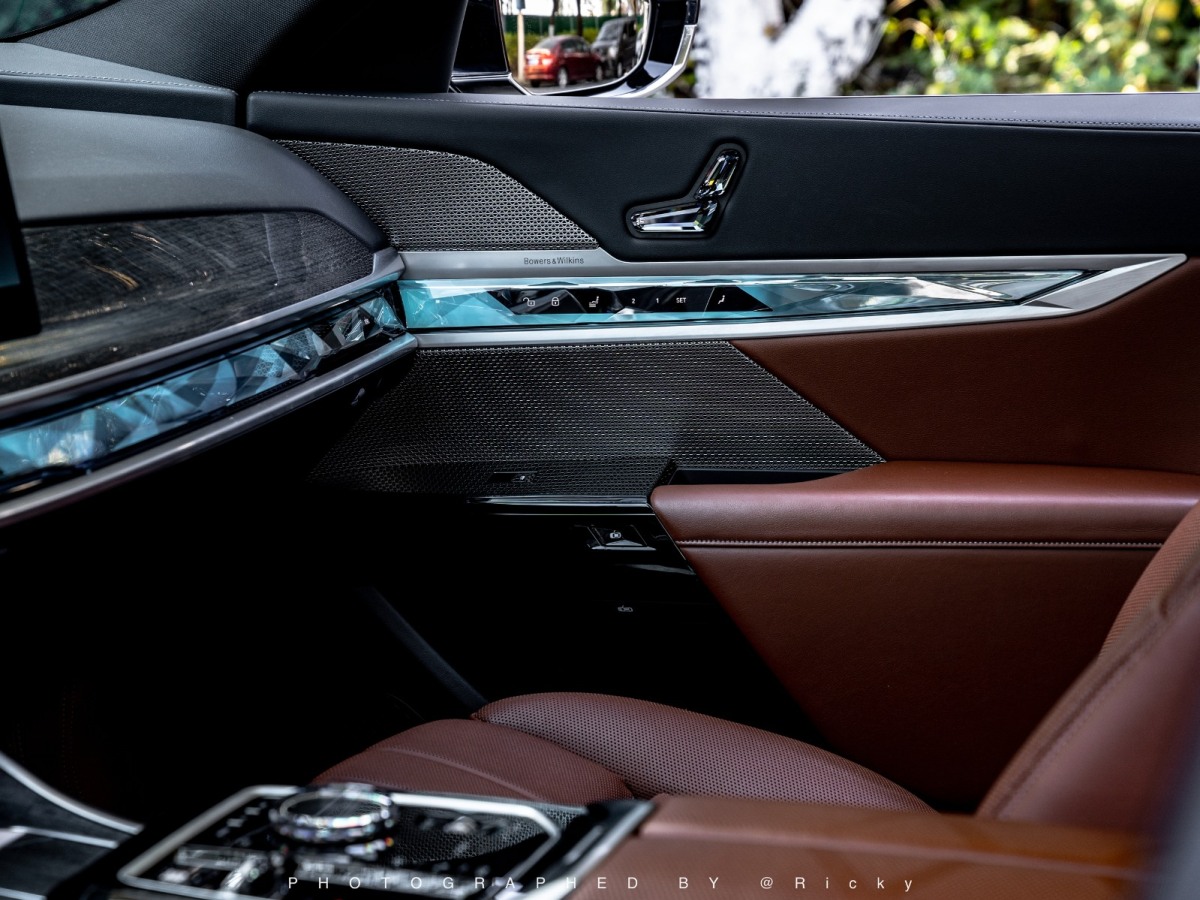 BMW 7 Series 2023 car image #15