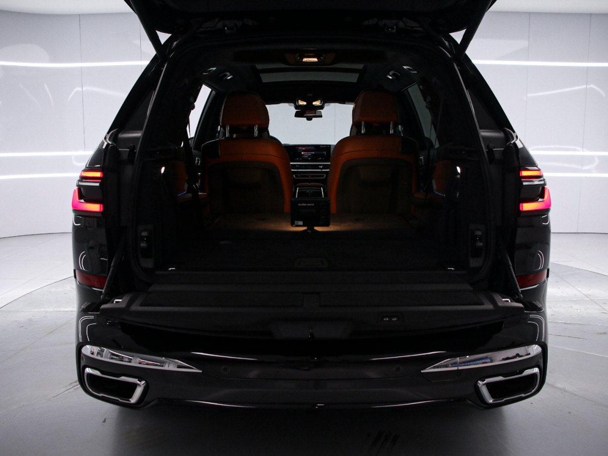 BMW X7 2023 immagine di auto #15