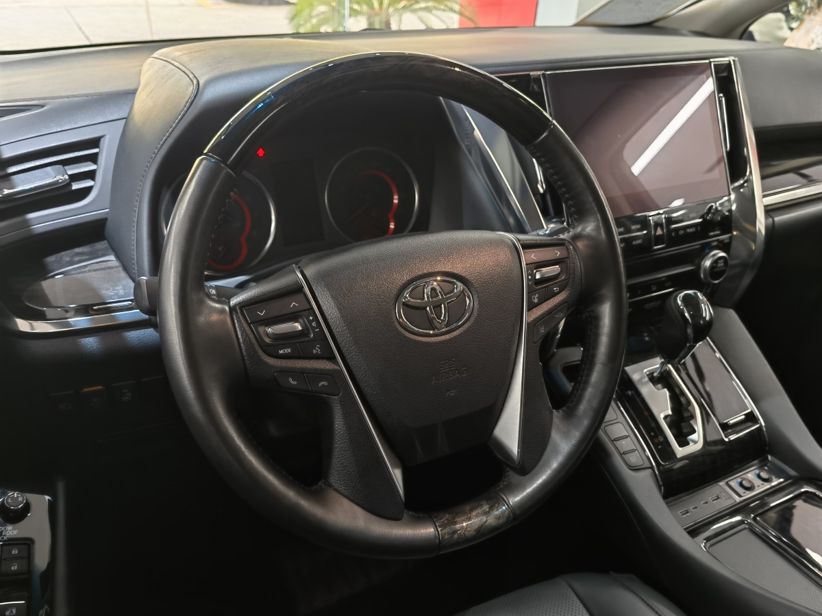 Toyota Alphard 2024 immagine di auto #15
