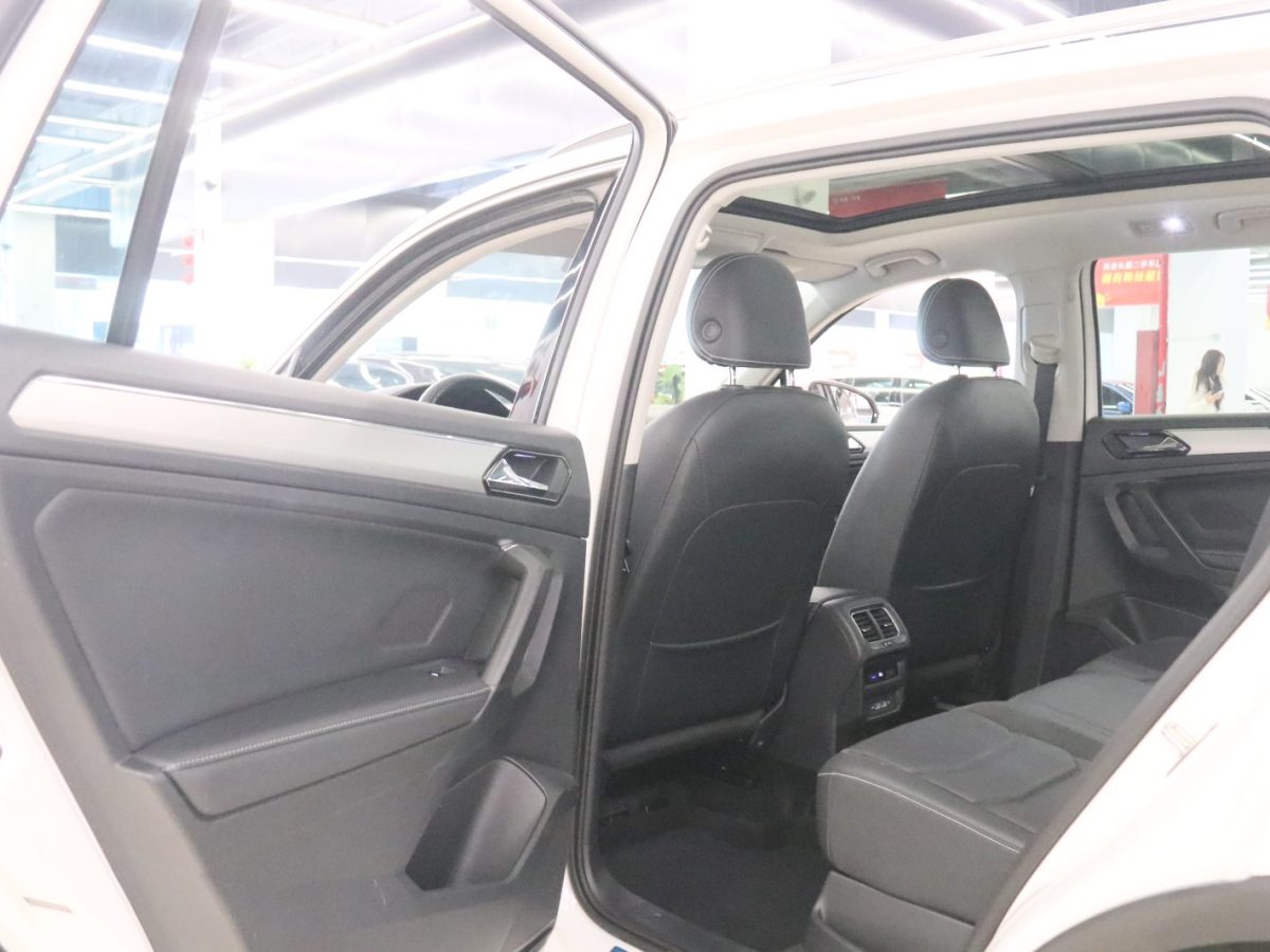 Volkswagen Tiguan L 2020 #15 Volkswagen Tiguan L 2020 car image #15