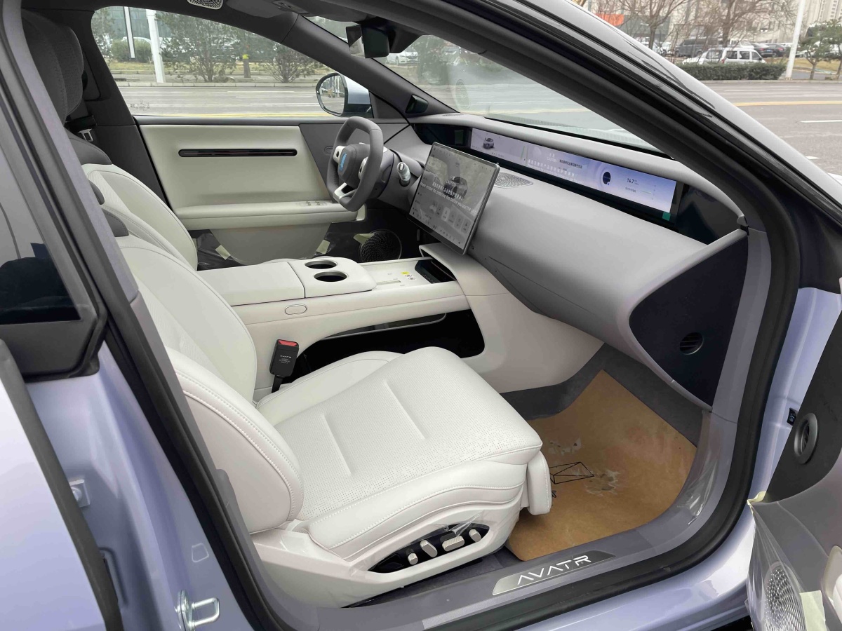 Avatr 06 2025 immagine di auto #15