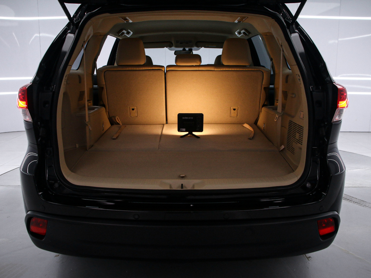 Toyota Highlander 2019 car image #15