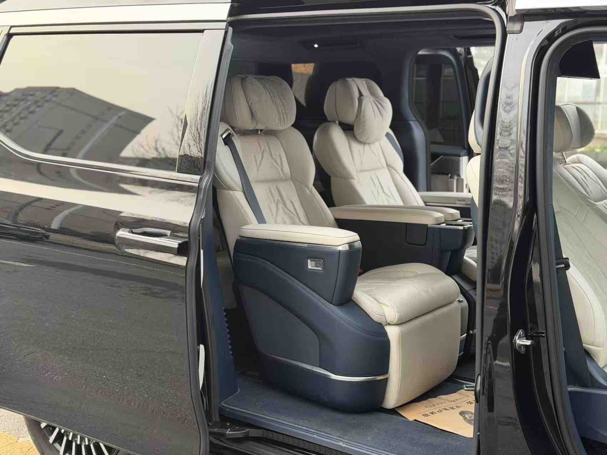 极氪 极氪009 2024 汽车图片 #15