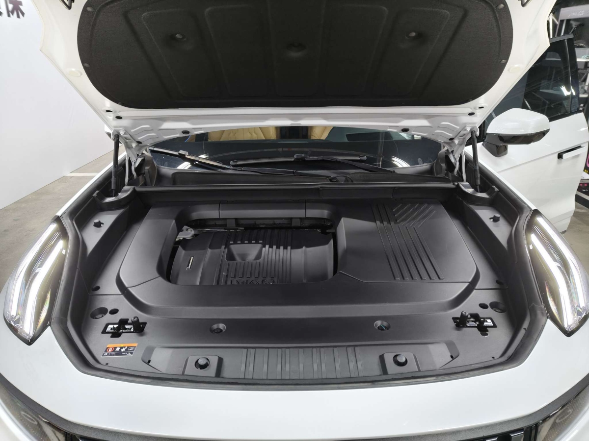 Lynk & Co 09 EM-P 2022 car image #15