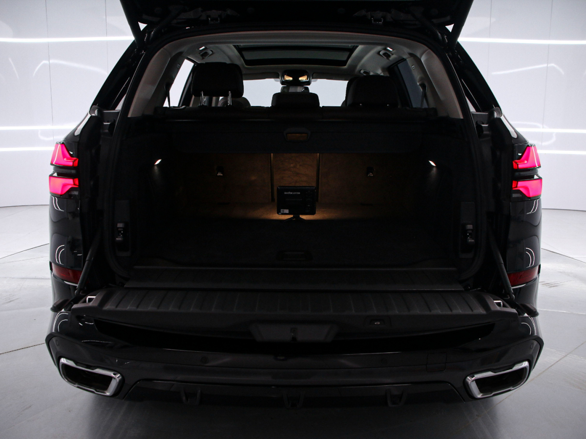 BMW X5 2025 immagine di auto #15