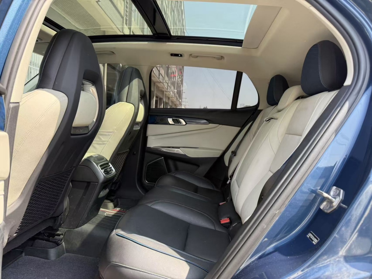 Lynk & Co 01 2019 #15 Lynk & Co 01 2019 car image #15