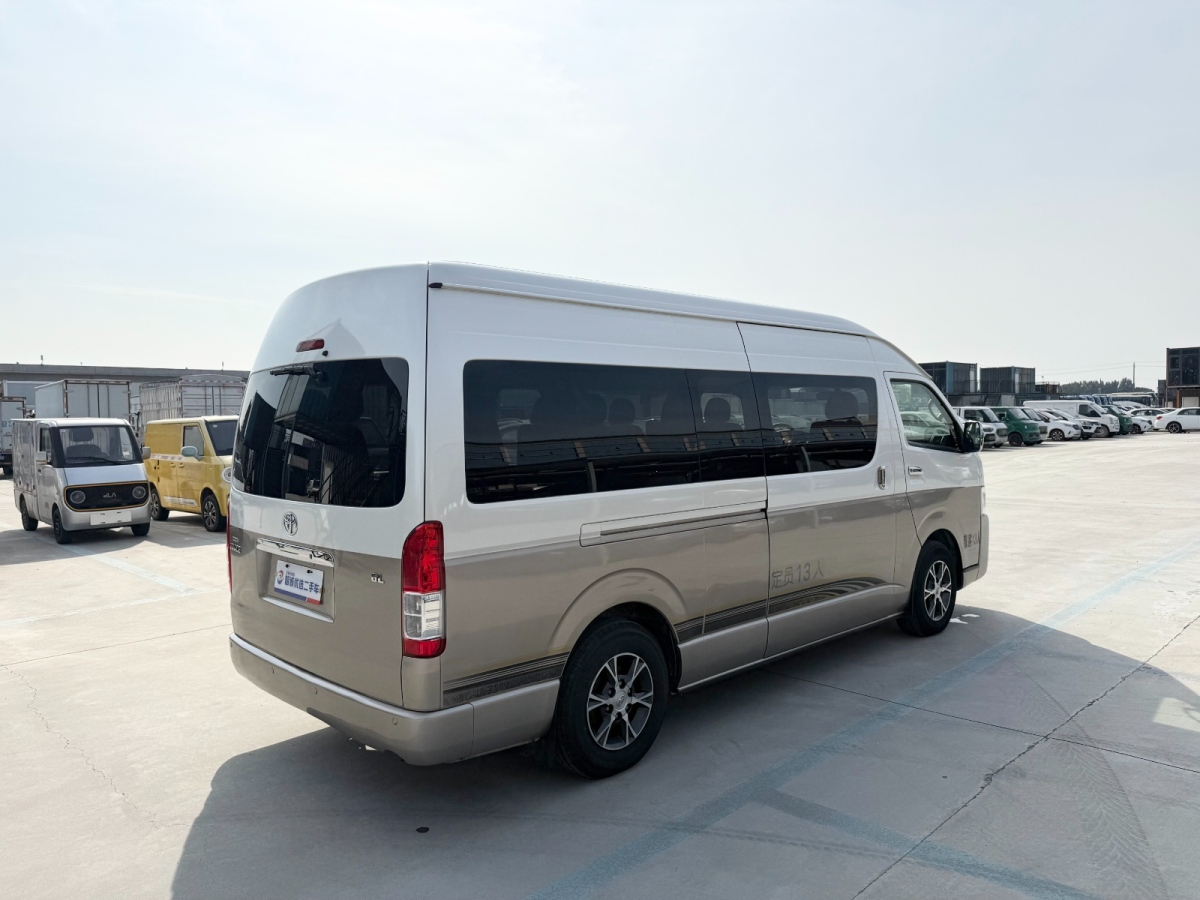Toyota Hiace 2015 immagine di auto #15