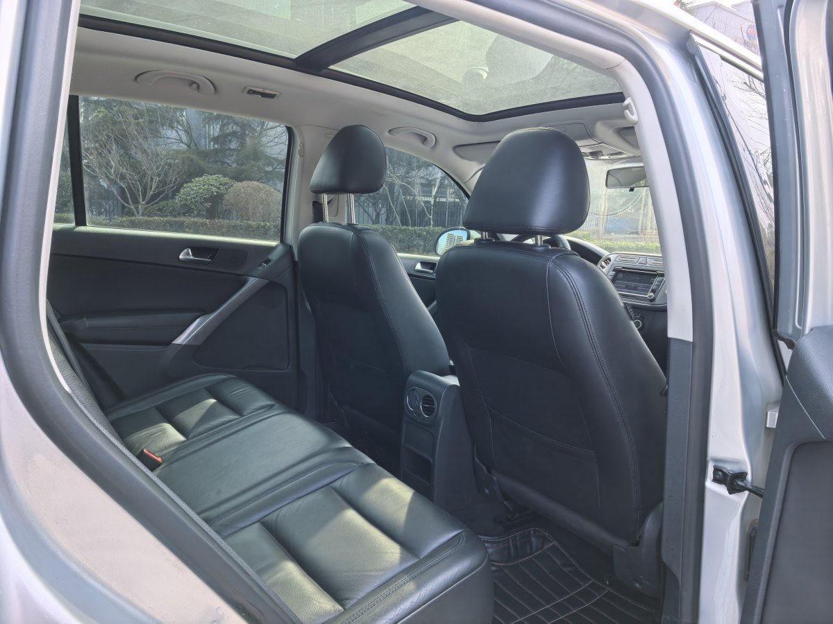 Volkswagen Tiguan 2012 car image #15