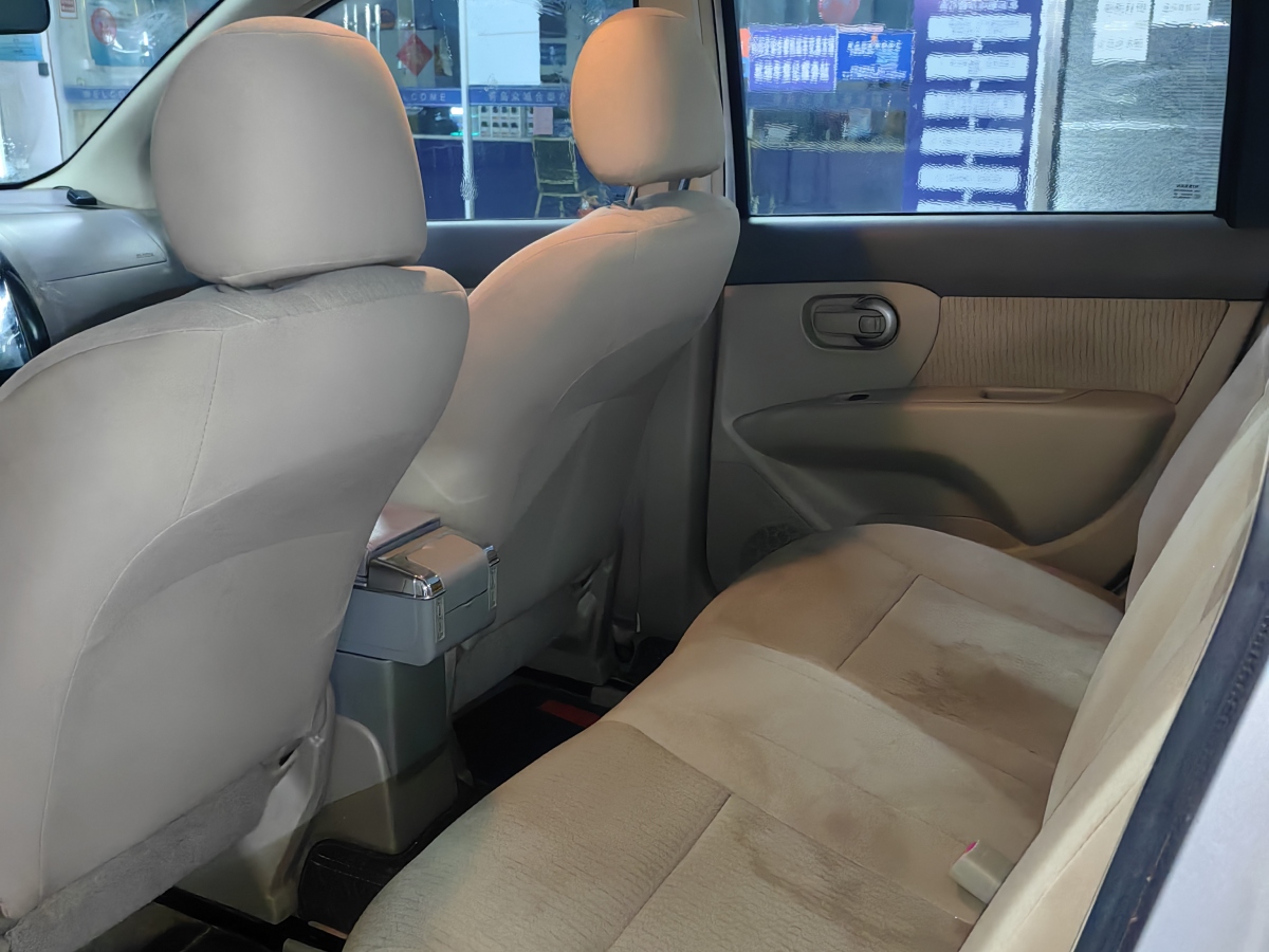 日产 骊威 2012 汽车图片 #15