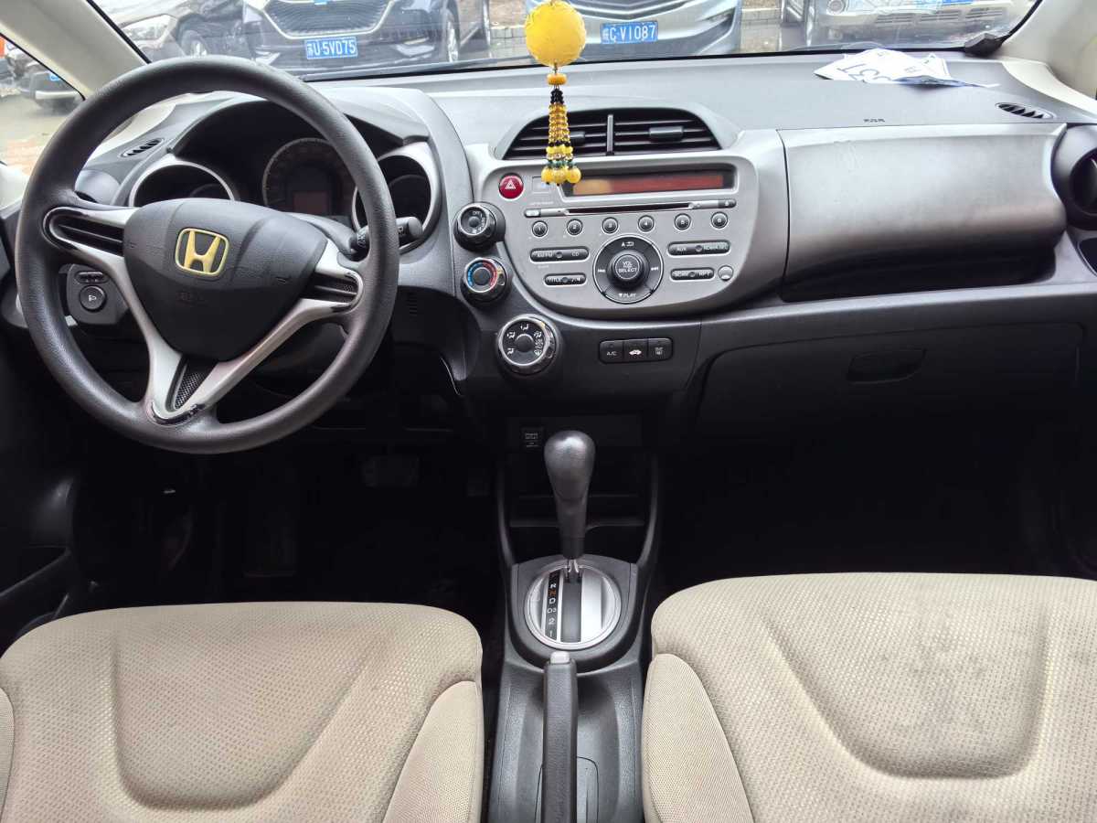 Honda Fit 2011 صورة سيارة #15