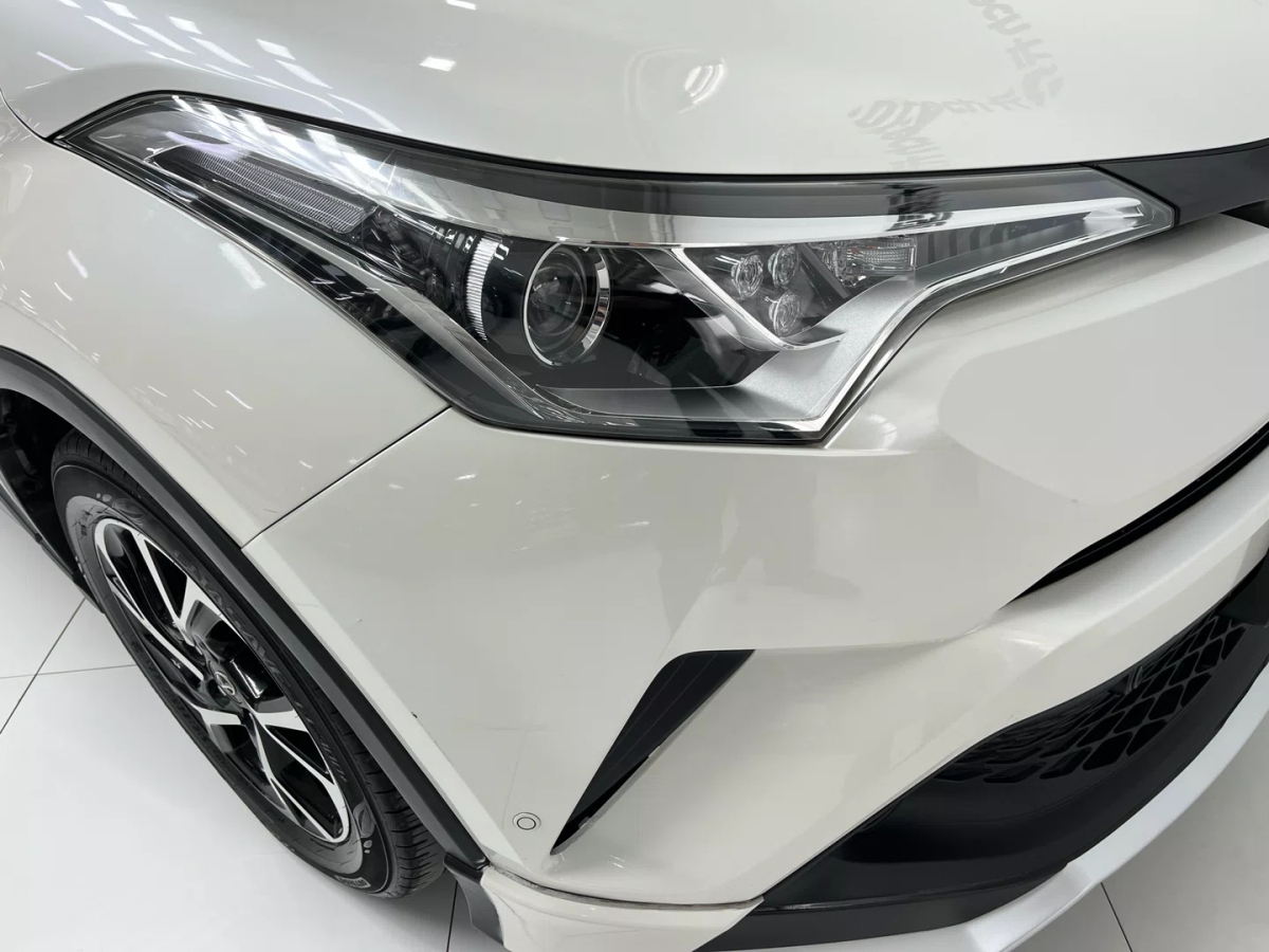 Toyota C-HR 2018 car image #15