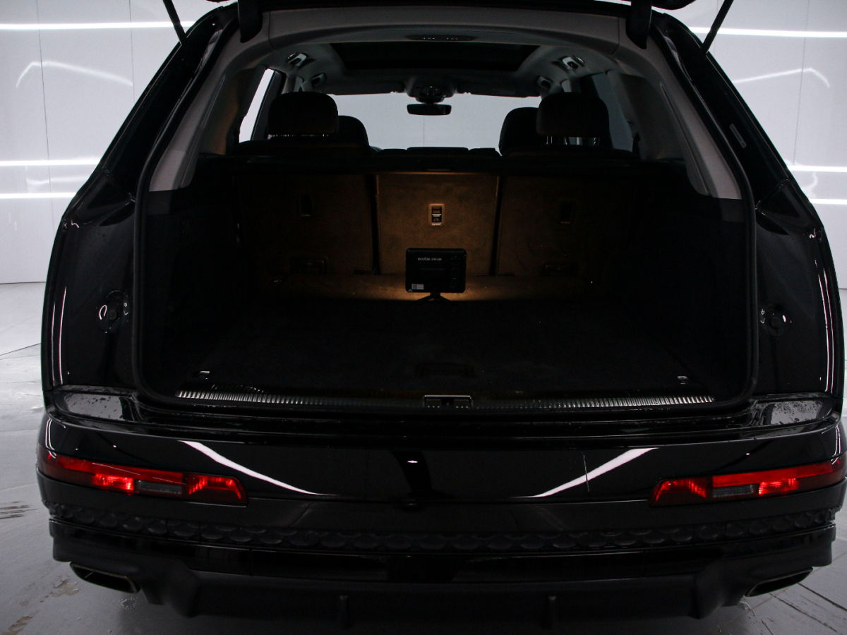 Audi Q7 2024 صورة سيارة #15