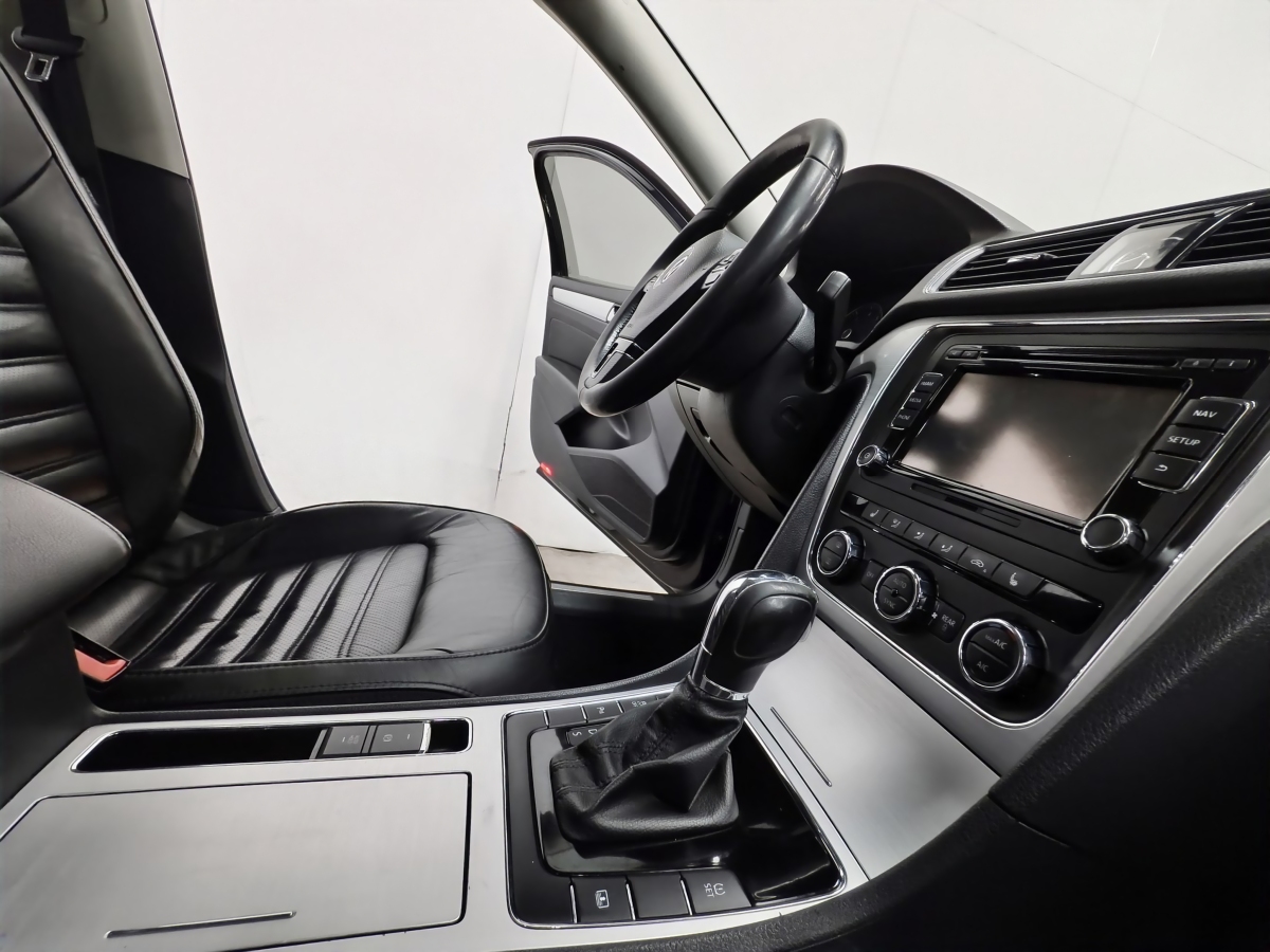 Volkswagen 2015 car image #15