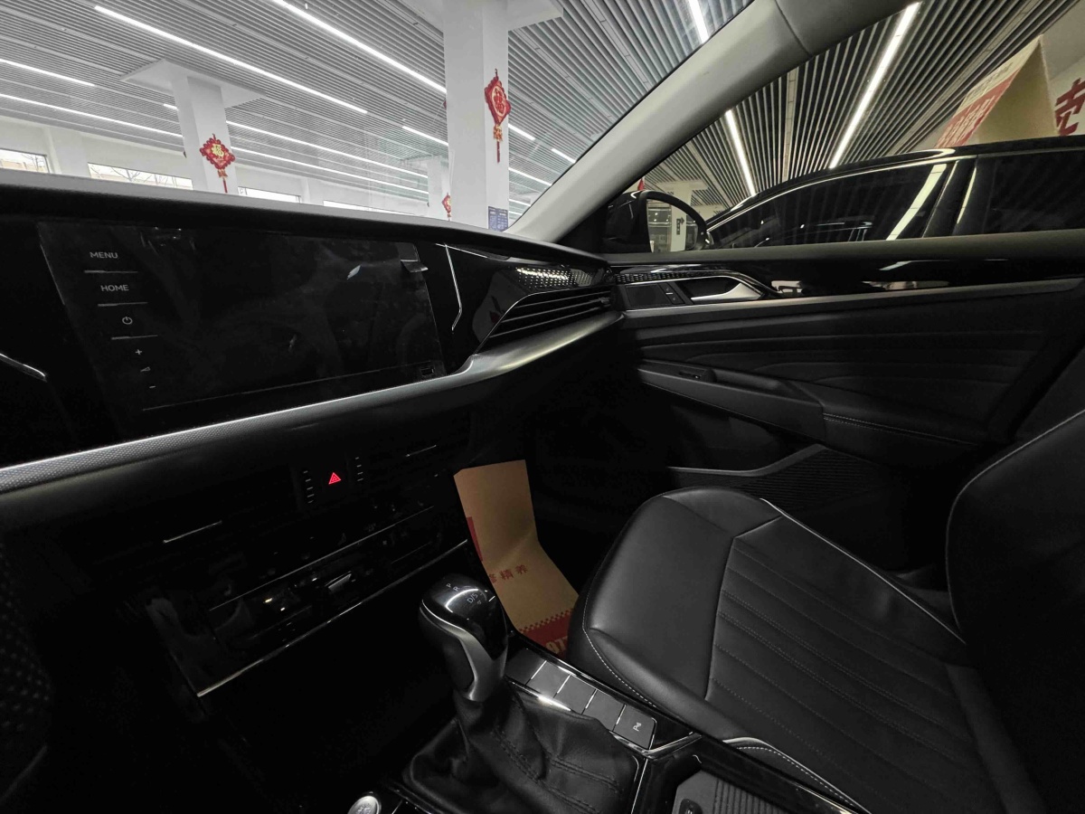 Volkswagen Passat 2023 صورة سيارة #15