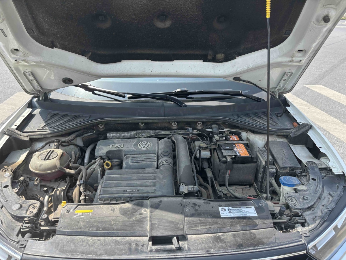 Volkswagen T-Roc 2019 car image #15