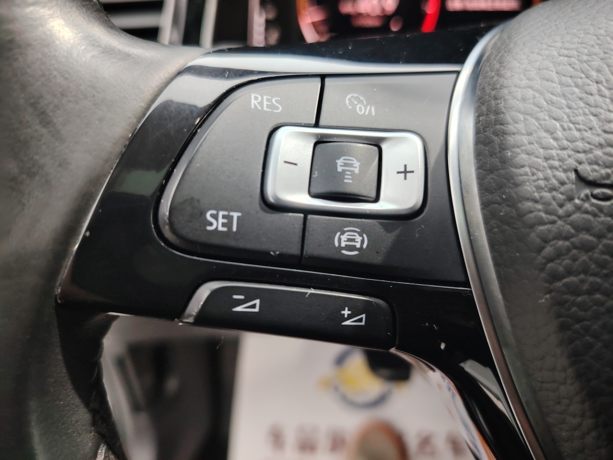 Volkswagen T-Roc 2022 car image #15