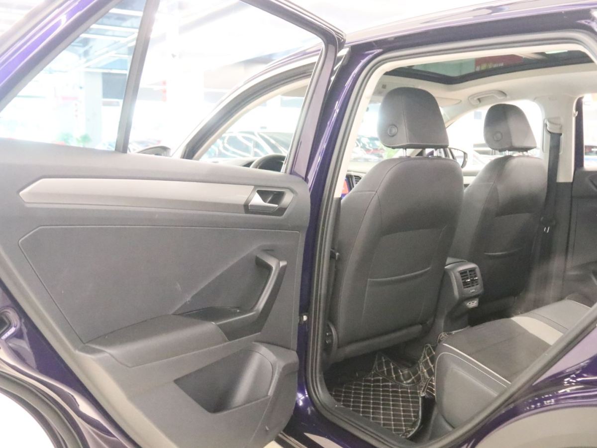 Volkswagen T-Roc 2019 car image #15