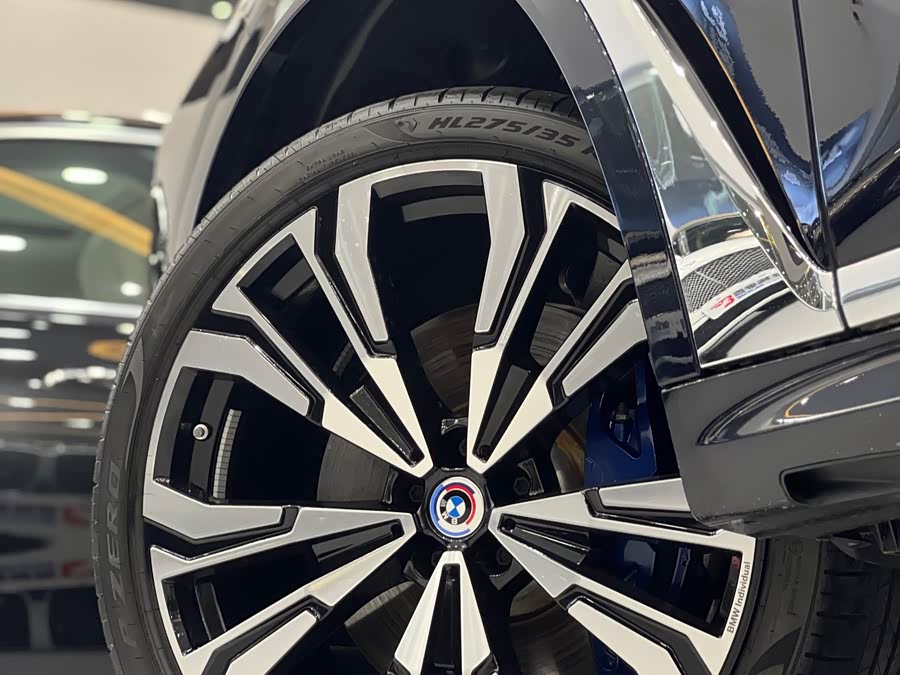 BMW X7 M60i 2023 #15 BMW X7 M60i 2023 car image #15