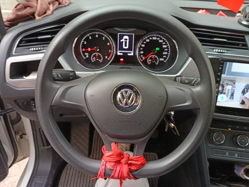 Volkswagen Touran 2018 car image #15