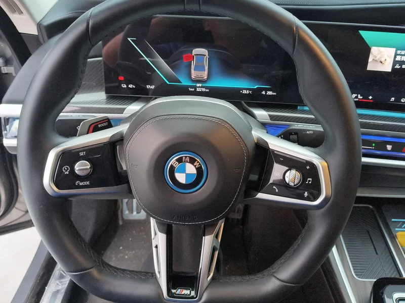 BMW i7 M70L 2023 car image #15