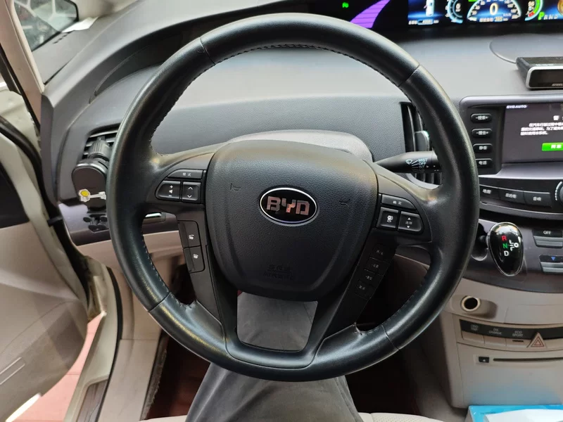 BYD e6 2016 #15 BYD e6 2016 car image #15