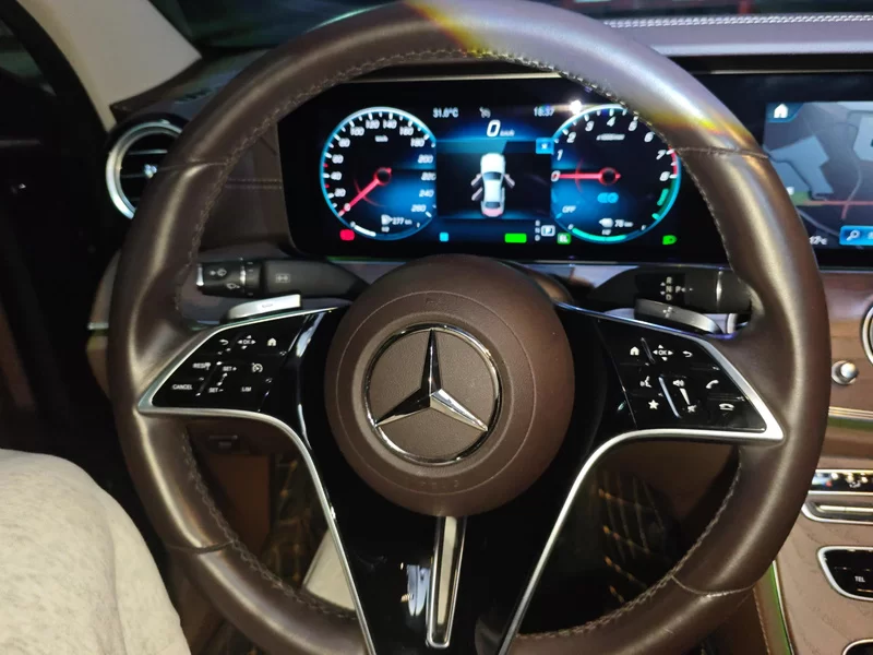 Mercedes-Benz E Class New Energy 2022 car image #15