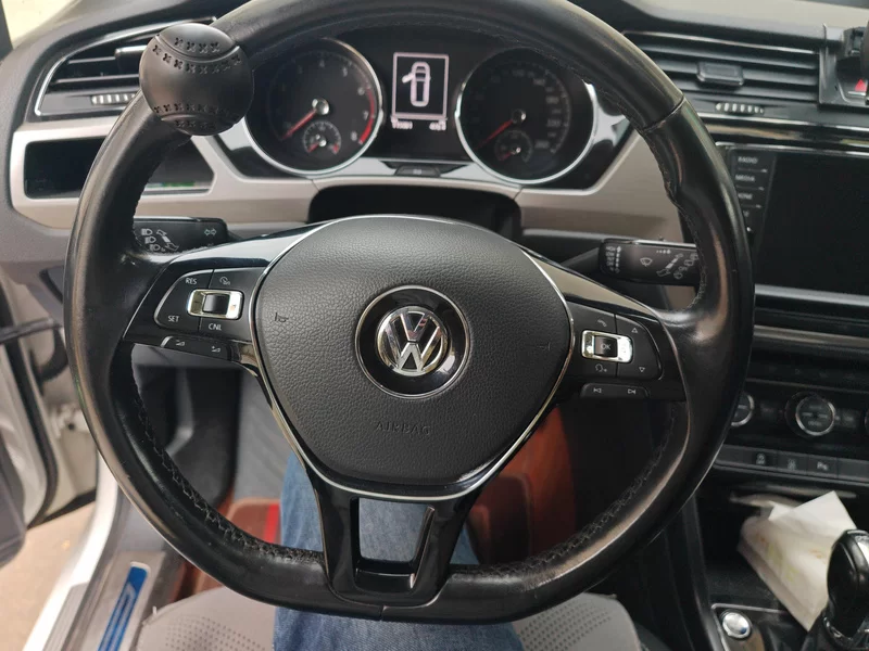 Volkswagen Touran 2018 car image #15