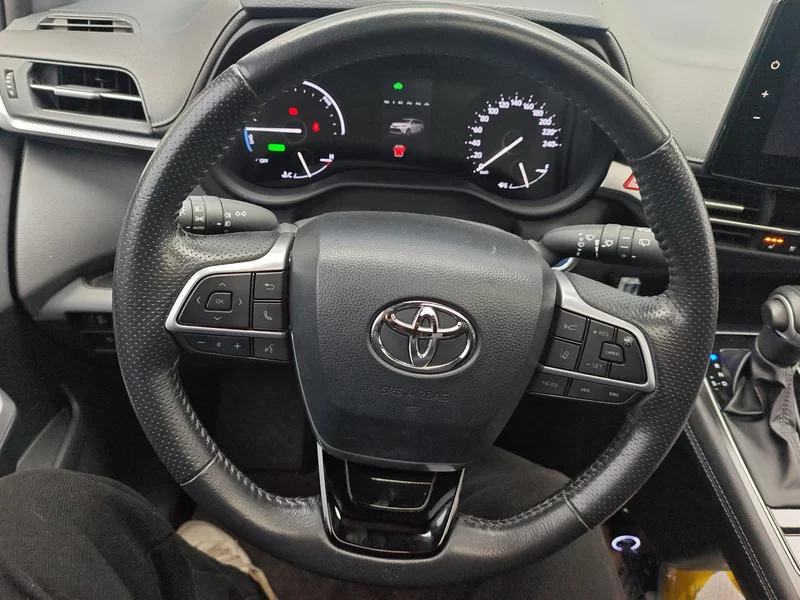 Toyota Sienna 2023 image de voiture #15