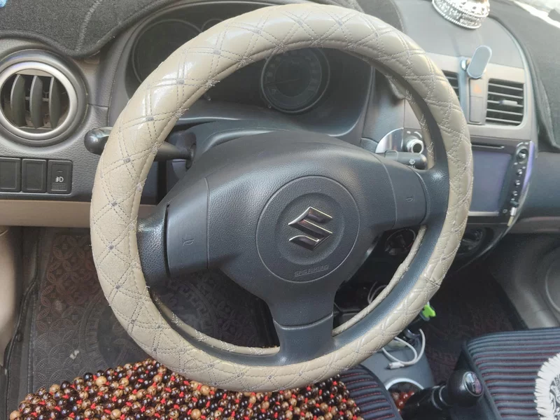 Suzuki SX4 Sedan 2012 image de voiture #15