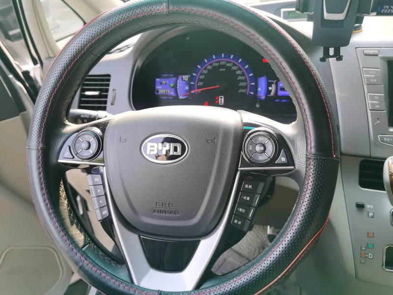 BYD M6 2015 #15 BYD M6 2015 car image #15