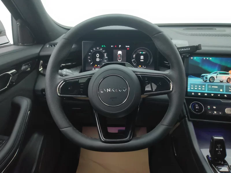 Lynk & Co 09 EM-P 2022 car image #15