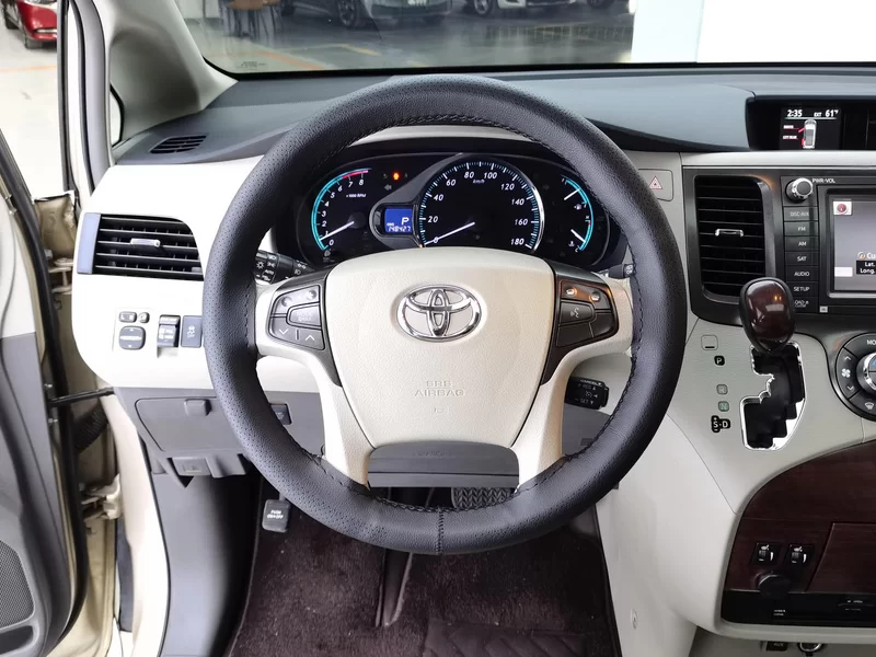 Toyota SIENNA 2013 car image #15