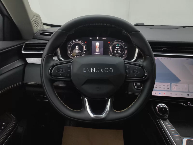 Lynk & Co 01 2024 car image #15