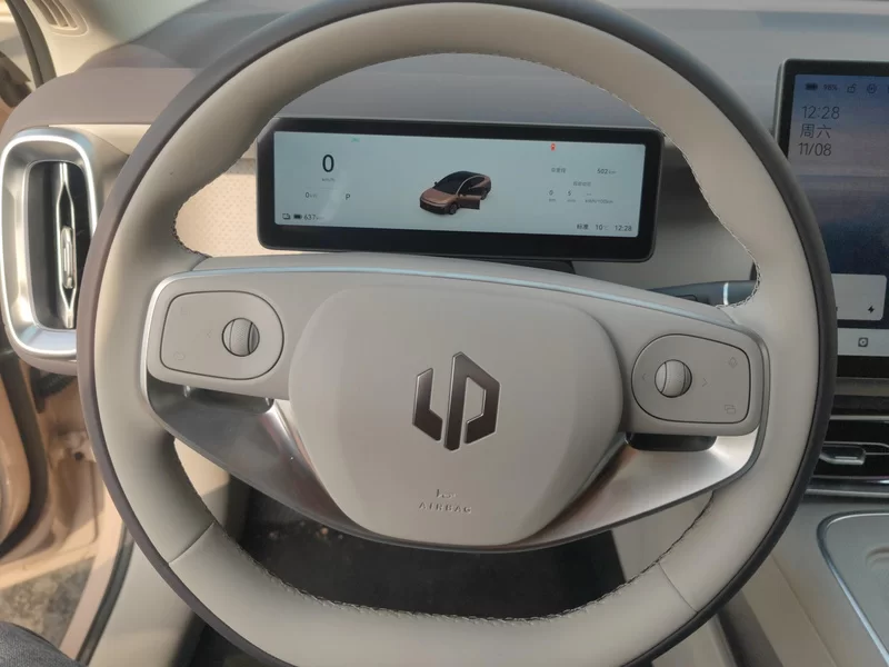 零跑汽车 零跑B01 2025 汽车图片 #15