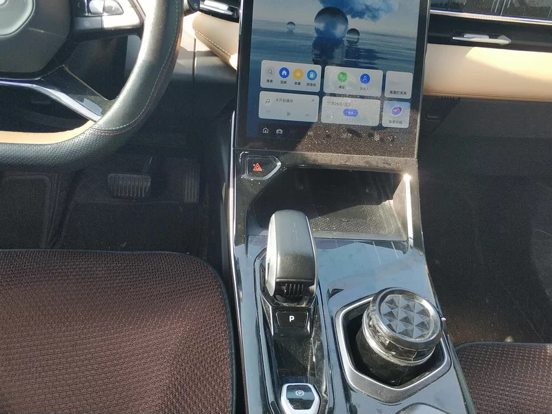 GEELY Boyue L 2023 car image #15