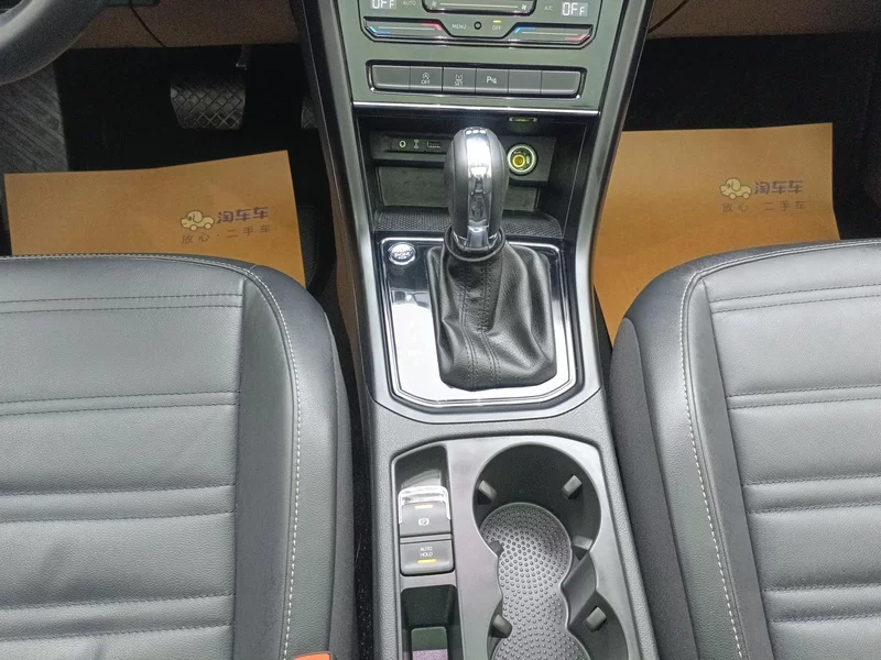 Volkswagen Touran 2021 immagine di auto #15