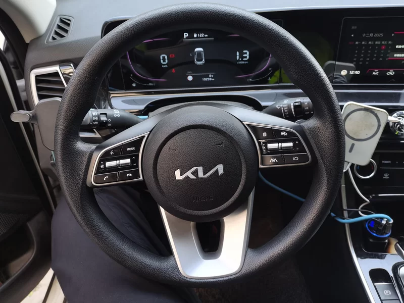 Kia Seltos 2023 car image #15