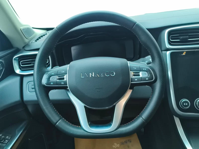 Lynk & Co 01 2018 #15 Lynk & Co 01 2018 car image #15