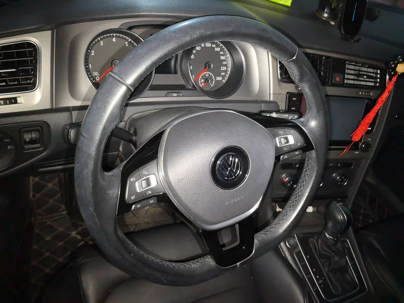 Volkswagen Golf 2015 car image #15
