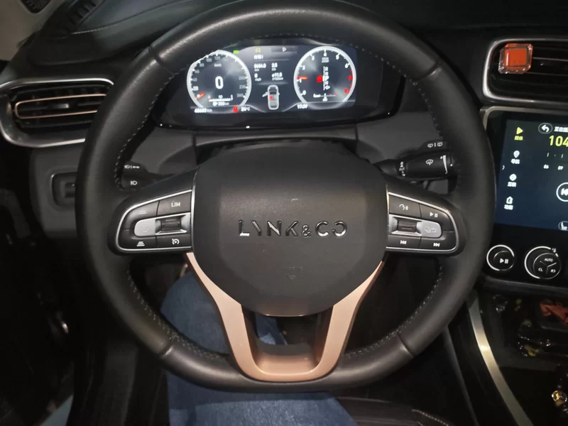 Lynk & Co 01 2018 car image #15