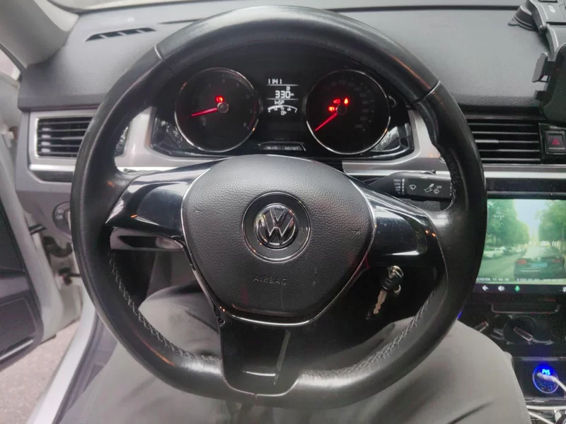Volkswagen Bora 2017 car image #15