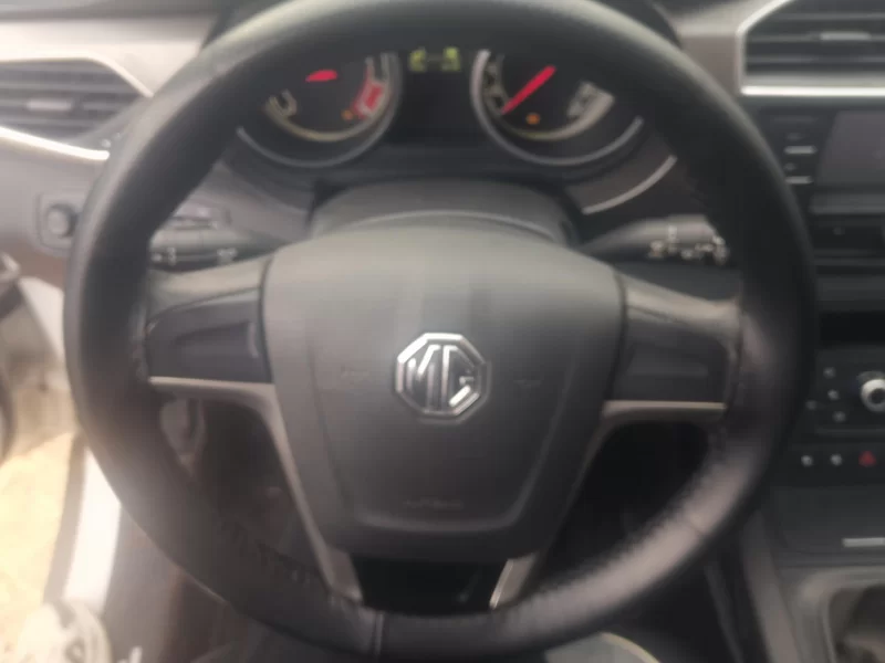 MG GS 2015 car image #15