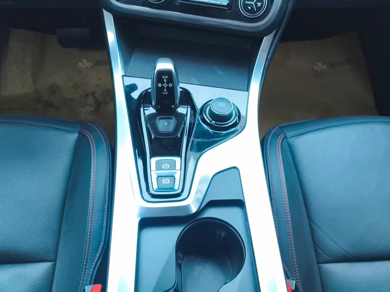 Lynk & Co 01 2018 #15 Lynk & Co 01 2018 car image #15